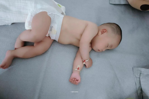 云浮三个月宝宝抬头不稳